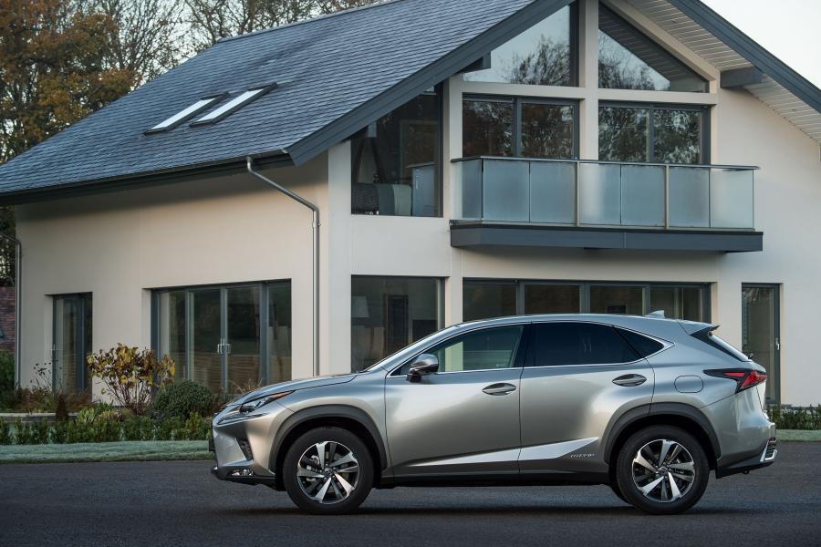  Lexus NX300h 2017 года  (UK) (фото 15 из 40)